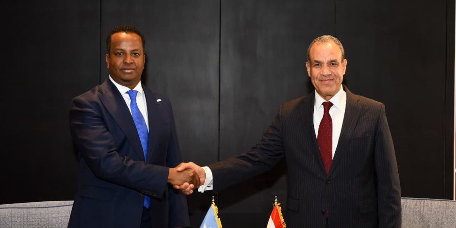 وزير الخارجية يبحث مع نظيره الصومالي تعزيز الشراكة الاستراتيجية بين البلدين وزير الخارجية يبحث مع نظيره الصومالي تعزيز الشراكة الاستراتيجية بين البلدين
