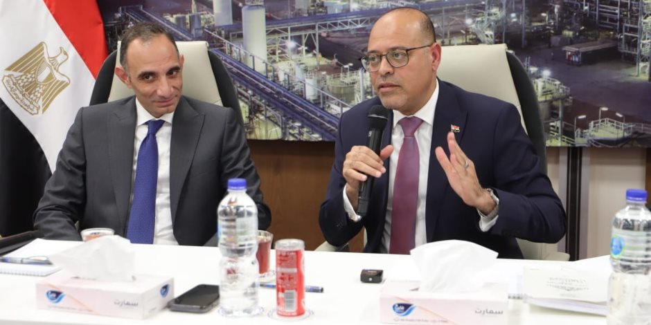 وزير العمل يفتتح ورشة تثقيفية حول قانون العمل الجديد بمقر وزارة البترول وزير العمل يفتتح ورشة تثقيفية حول قانون العمل الجديد بمقر وزارة البترول