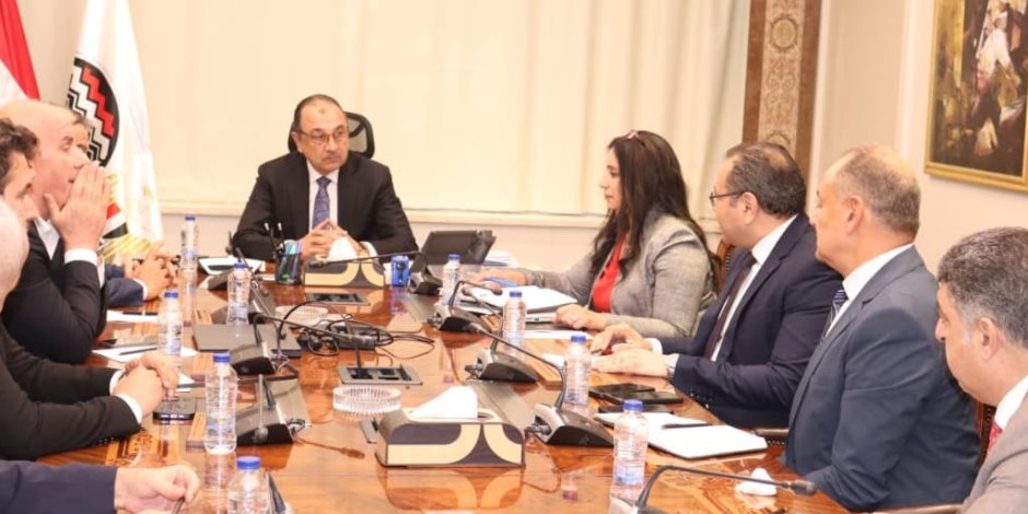 وزير قطاع الأعمال العام يستقبل رئيس «أروجلو العالمية» لبحث فرص الاستثمار والتعاون وزير قطاع الأعمال العام يستقبل رئيس «أروجلو العالمية» لبحث فرص الاستثمار والتعاون