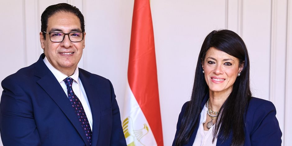 وزيرة التخطيط تستعرض «السردية الوطنية للتنمية الاقتصادية» مع رئيس جامعة القاهرة.. ويوقعان بروتوكول تعاون في مجالات الحوكمة والتطوير الإداري وزيرة التخطيط تستعرض «السردية الوطنية للتنمية الاقتصادية» مع رئيس جامعة القاهرة.. ويوقعان بروتوكول تعاون في مجالات الحوكمة والتطوير الإداري