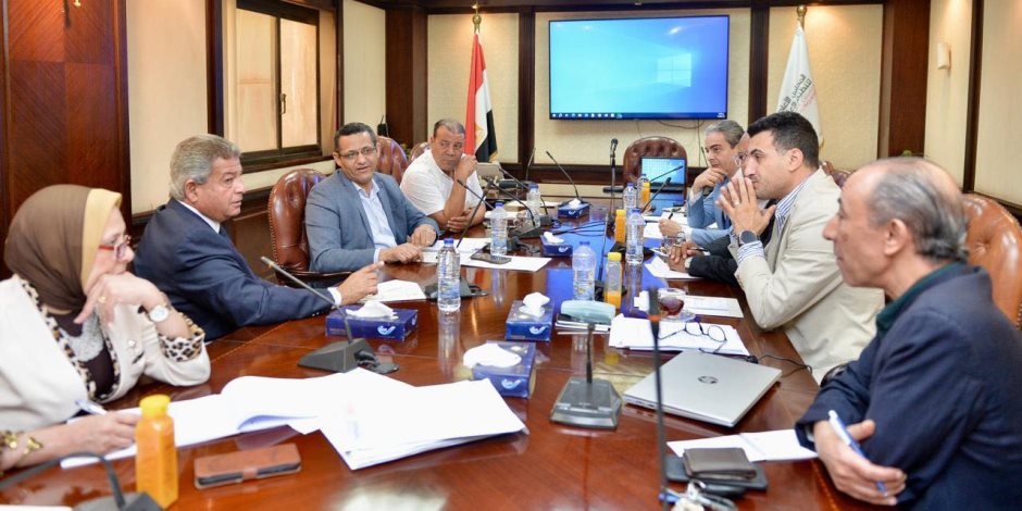 لجنة التشريعات والقوانين ومواثيق الشرف تعقد أولى اجتماعاتها في إطار اللجنة الرئيسية لتطوير الإعلام المصري
