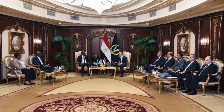 وزير الداخلية يبحث مع نظيره الرواندى تعزيز التعاون الأمنى المشترك وزير الداخلية يبحث مع نظيره الرواندى تعزيز التعاون الأمنى المشترك