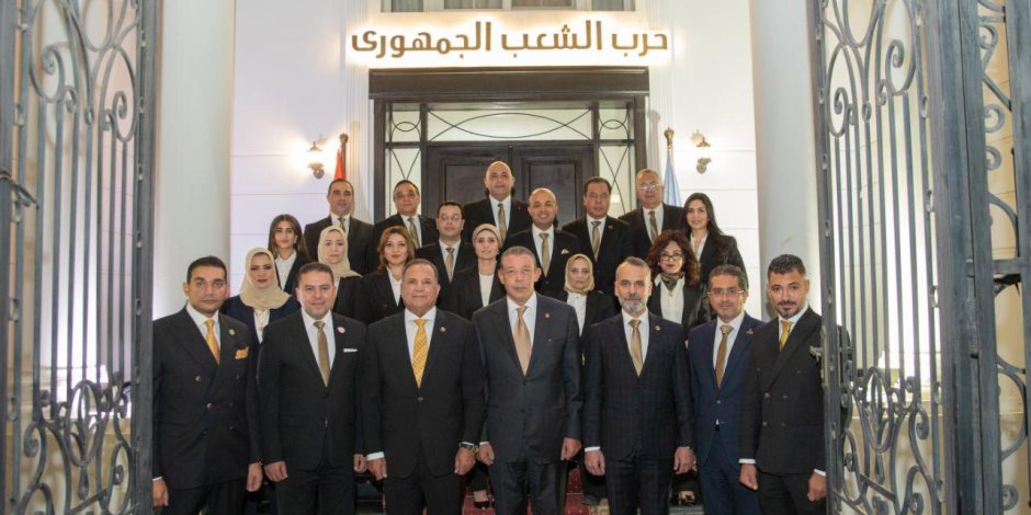 حزب الشعب الجمهوري تجتمع بمرشحي الحزب بالقائمة الوطنية لمجلس النواب 2025.. والحزب يؤكد أن المعركة ليست بالأعداد حزب الشعب الجمهوري تجتمع بمرشحي الحزب بالقائمة الوطنية لمجلس النواب 2025.. والحزب يؤكد أن المعركة ليست بالأعداد