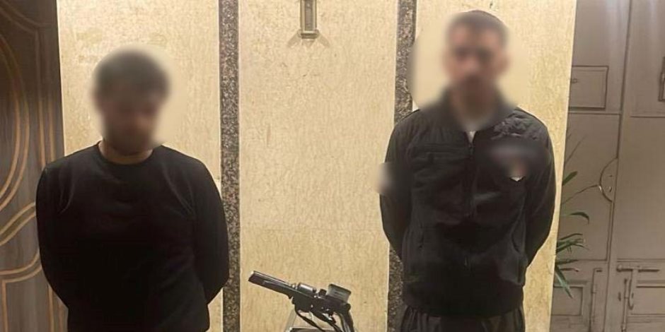 أمن بورسعيد يضبط عاطلان سرقا حقيبة سيدة أمام أحد البنوك أمن بورسعيد يضبط عاطلان سرقا حقيبة سيدة أمام أحد البنوك