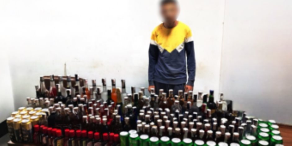 ضبط أحد الأشخاص لقيامه ببيع مشروبات كحولية مغشوشة ومجهولة المصدر بالدقهلية ضبط أحد الأشخاص لقيامه ببيع مشروبات كحولية مغشوشة ومجهولة المصدر بالدقهلية