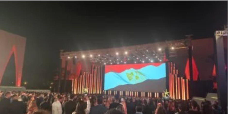 انطلاق حفل ختام مهرجان الجونة السينمائى بالسلام الوطنى انطلاق حفل ختام مهرجان الجونة السينمائى بالسلام الوطنى