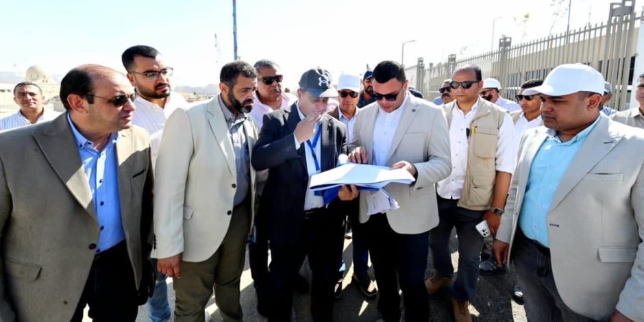 وزير الإسكان يتفقد مكونات مشروع حدائق «تلال الفسطاط» وزير الإسكان يتفقد مكونات مشروع حدائق «تلال الفسطاط»