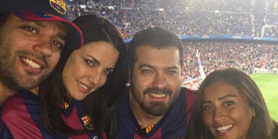 قبل مباراة الكلاسيكو.. دينا الشربينى وعمرو يوسف ودرة أبرز مشجعى برشلونة قبل مباراة الكلاسيكو.. دينا الشربينى وعمرو يوسف ودرة أبرز مشجعى برشلونة