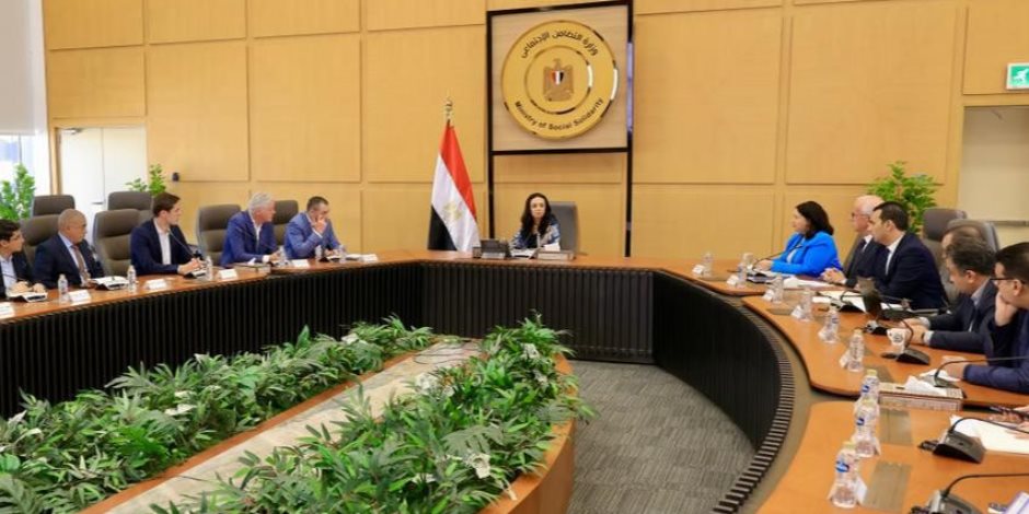 وزيرة التضامن تلتقي وفدا من شركة «أوتوبوك» الألمانية لمتابعة تجهيز مراكز التجميع والمواءمة  وزيرة التضامن تلتقي وفدا من شركة «أوتوبوك» الألمانية لمتابعة تجهيز مراكز التجميع والمواءمة