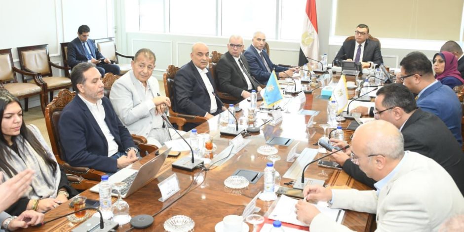 وزير الإسكان يلتقى مسئولى شركة HDP ضمن سلسلة اجتماعات متابعة موقف مبيعات وتسويق المشروعات بالمدن الجديدة وزير الإسكان يلتقى مسئولى شركة HDP ضمن سلسلة اجتماعات متابعة موقف مبيعات وتسويق المشروعات بالمدن الجديدة