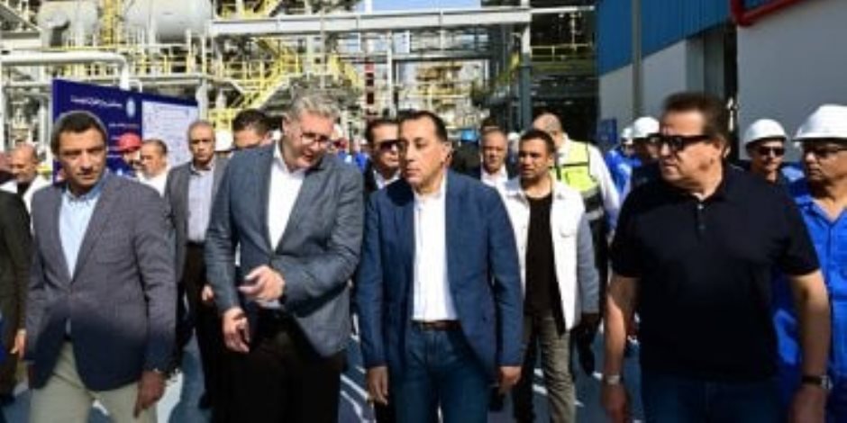 رئيس الوزراء يفتتح مشروع استرجاع الغازات بشركة النصر للبترول خلال جولته اليوم
