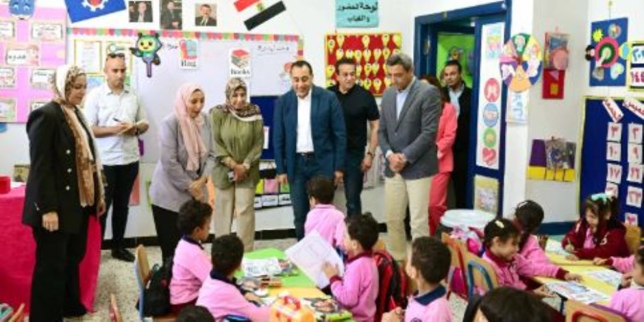 رئيس الوزراء يغير مسار جولته بمحافظة السويس ويتفقد مدرسة محمد حافظ الابتدائية رئيس الوزراء يغير مسار جولته بمحافظة السويس ويتفقد مدرسة محمد حافظ الابتدائية