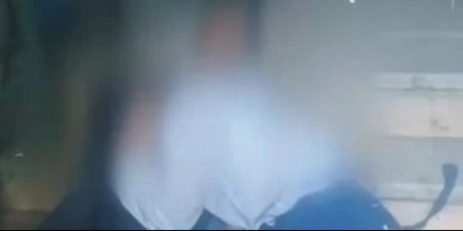 فيديو جديد يرصد لحظة وضع المتهم الطفلين سيف وجنى داخل عقار فيصل فيديو جديد يرصد لحظة وضع المتهم الطفلين سيف وجنى داخل عقار فيصل