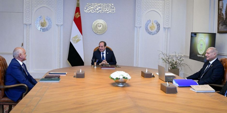 الرئيس السيسي يصدق على مبادرة "مصر معاكم" لرعاية القصر من أبناء شهداء القوات المسلحة والشرطة والمدنيين الرئيس السيسي يصدق على مبادرة "مصر معاكم" لرعاية القصر من أبناء شهداء القوات المسلحة والشرطة والمدنيين