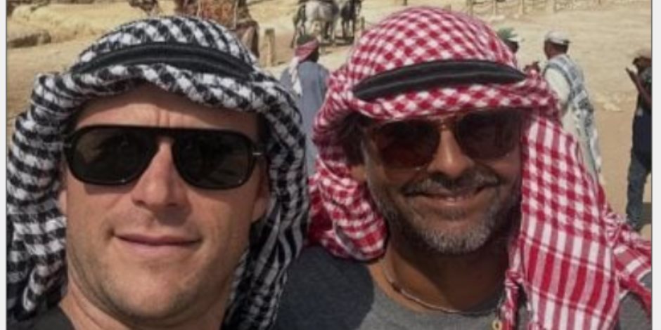 سكوت إيستوود يختتم زيارته إلى مصر بجولة جوية فوق الأهرامات سكوت إيستوود يختتم زيارته إلى مصر بجولة جوية فوق الأهرامات
