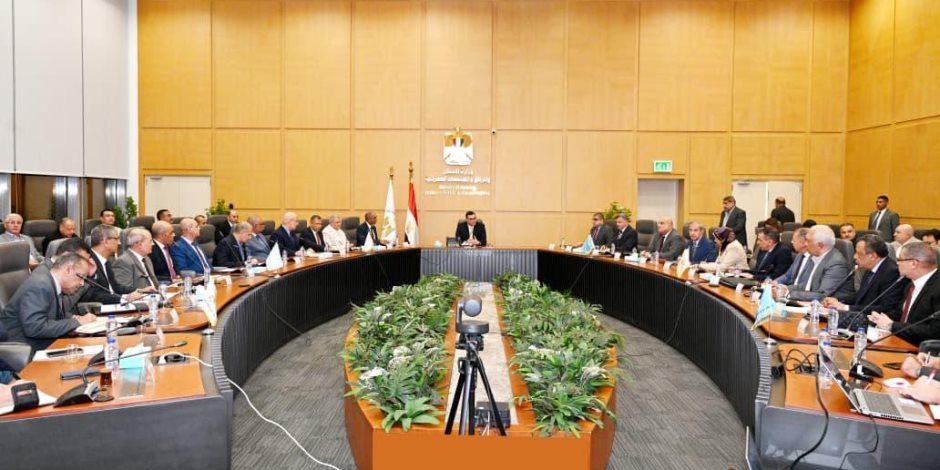 وزير الإسكان يتابع موقف مشروعات مياه الشرب والصرف الصحي ضمن المبادرة الرئاسية "حياة كريمة" بمحافظتي الفيوم والمنيا وزير الإسكان يتابع موقف مشروعات مياه الشرب والصرف الصحي ضمن المبادرة الرئاسية "حياة كريمة" بمحافظتي الفيوم والمنيا