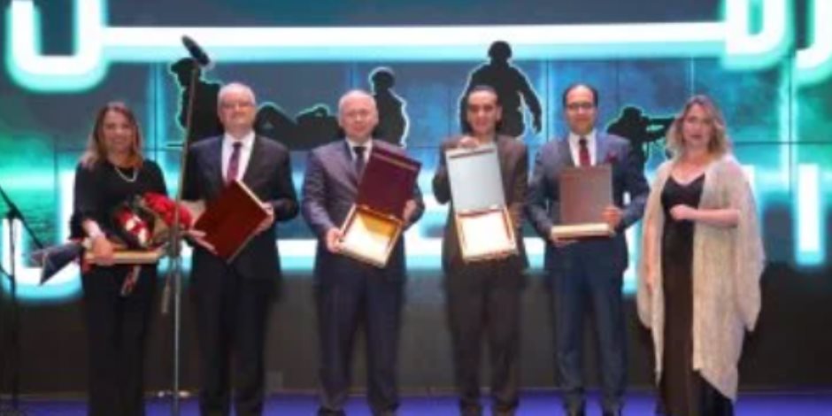 تكريم شريف سعيد رئيس قطاع الإنتاج الوثائقى بالشركة المتحدة بملتقى الأفلام الوثائقية تكريم شريف سعيد رئيس قطاع الإنتاج الوثائقى بالشركة المتحدة بملتقى الأفلام الوثائقية