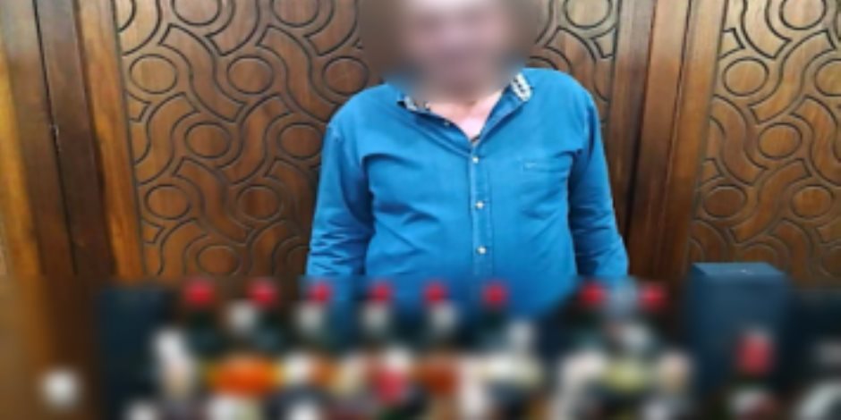 ضبط أحد الأشخاص لقيامه ببيع مشروبات كحولية مغشوشة ومجهولة المصدر بالإسكندرية ضبط أحد الأشخاص لقيامه ببيع مشروبات كحولية مغشوشة ومجهولة المصدر بالإسكندرية