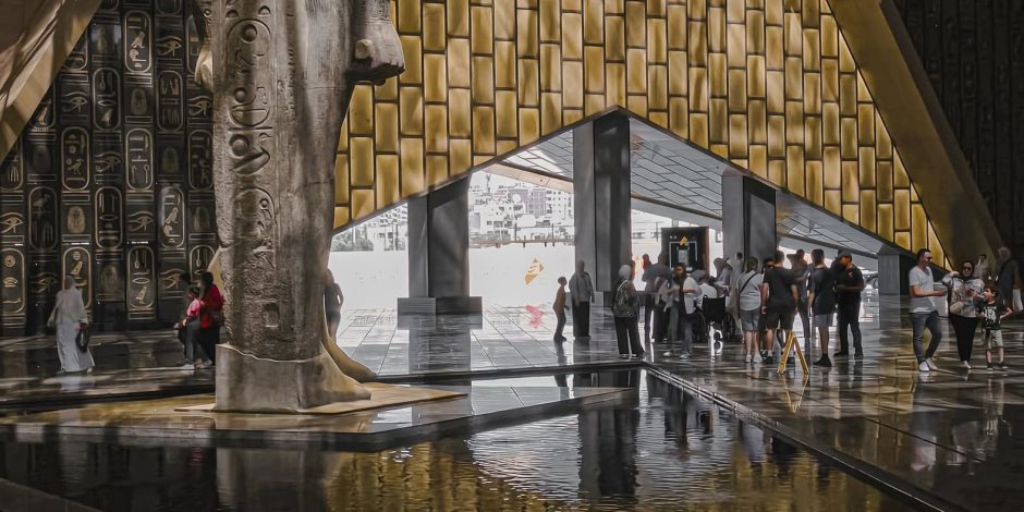 افتتاح المتحف المصرى الكبير.. المحافظات تتزين لنقل الحدث بـ11 شاشة عرض فى ميادين القليوبية و19 بمراكز الشباب والأندية.. و22 وحدة عرض في أحياء الأسكندرية.. وإضاءة مكتبة الإسكندرية بالذهب افتتاح المتحف المصرى الكبير.. المحافظات تتزين لنقل الحدث بـ11 شاشة عرض فى ميادين القليوبية و19 بمراكز الشباب والأندية.. و22 وحدة عرض في أحياء الأسكندرية.. وإضاءة مكتبة الإسكندرية بالذهب