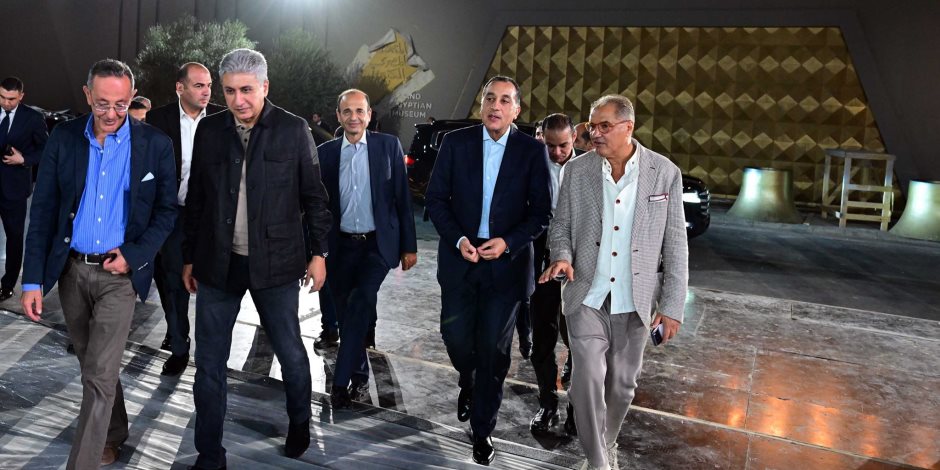 رئيس الوزراء يتابع ميدانياً اللمسات النهائية استعداداً لاحتفالية افتتاح المتحف المصري الكبير رئيس الوزراء يتابع ميدانياً اللمسات النهائية استعداداً لاحتفالية افتتاح المتحف المصري الكبير