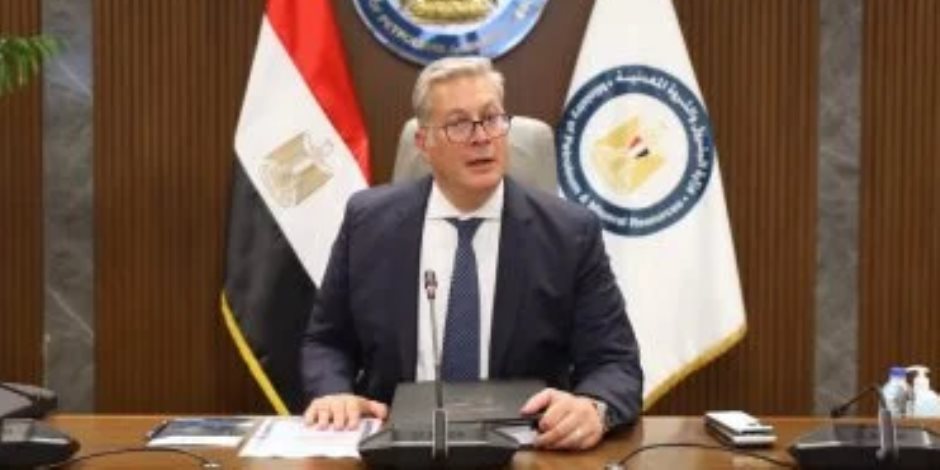 وزير البترول: حفر بئر جديدة بحقل ظهر تضيف 70 مليون قدم3 غاز يومي وزير البترول: حفر بئر جديدة بحقل ظهر تضيف 70 مليون قدم3 غاز يومي