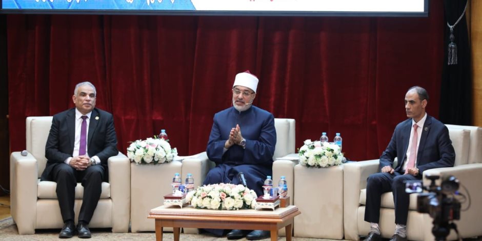 المفتي خلال ندوة تجديد الخطاب الديني ووعي الشباب بجامعة طنطا يؤكد: التعارض بين العلم والدين وهم ناتج عن سوء الفهم والقراءة الخاطئة للنصوص المفتي خلال ندوة تجديد الخطاب الديني ووعي الشباب بجامعة طنطا يؤكد: التعارض بين العلم والدين وهم ناتج عن سوء الفهم والقراءة الخاطئة للنصوص