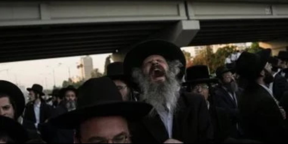 فوضى فى القدس بسبب مظاهرات الحريديم ضد قانون التجنيد الإجبارى.. فيديو فوضى فى القدس بسبب مظاهرات الحريديم ضد قانون التجنيد الإجبارى.. فيديو