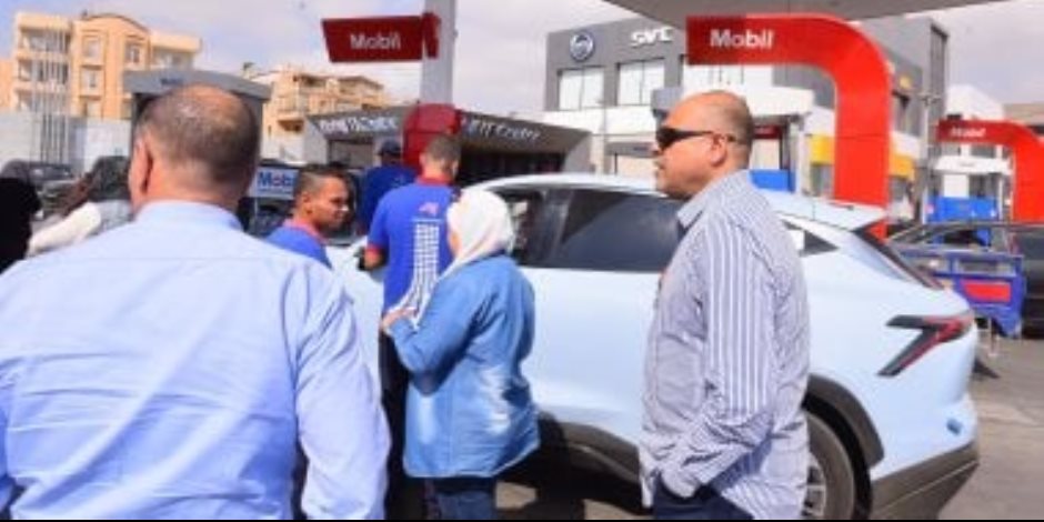 وزير العمل يواصل جولاته لمتابعة التزام المنشآت بتطبيق الحد الأدنى للأجور