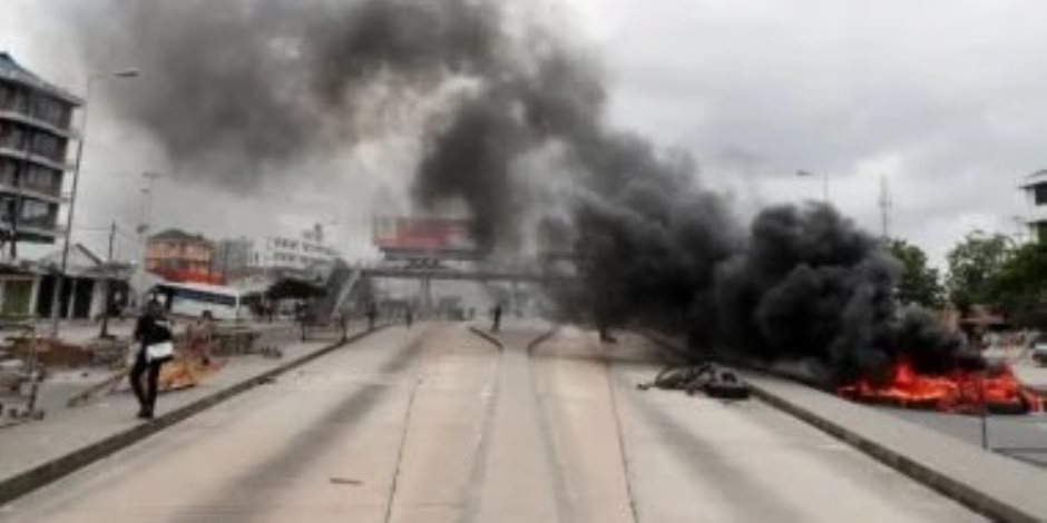 حدث في تنزانيا .. احتجاجات غاضبة ومحاولة اقتحام مطار دار السلام حدث في تنزانيا .. احتجاجات غاضبة ومحاولة اقتحام مطار دار السلام