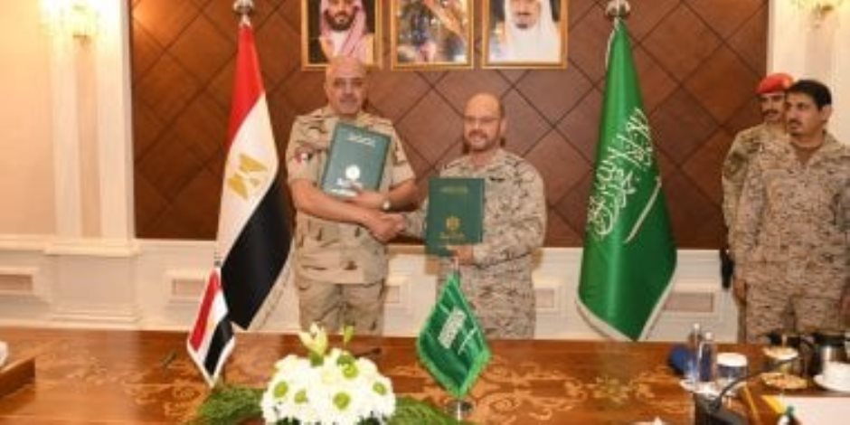 الفريق أحمد خليفة يعود إلى أرض الوطن بعد انتهاء زيارته الرسمية للسعودية الفريق أحمد خليفة يعود إلى أرض الوطن بعد انتهاء زيارته الرسمية للسعودية