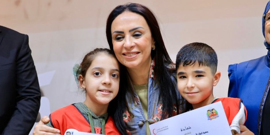 وزيرة التضامن تسلم مجموعة من الأطفال الفلسطينيين شهادات اجتياز دورة "المنقذ الصغير" وزيرة التضامن تسلم مجموعة من الأطفال الفلسطينيين شهادات اجتياز دورة "المنقذ الصغير"