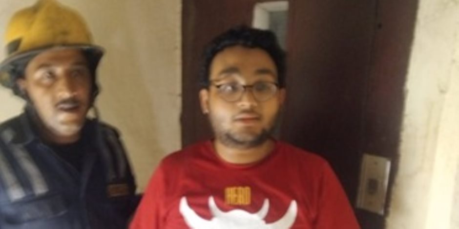 الأمن يستخرج شخصا مُحتجزا داخل مصعد في القاهرة الأمن يستخرج شخصا مُحتجزا داخل مصعد في القاهرة