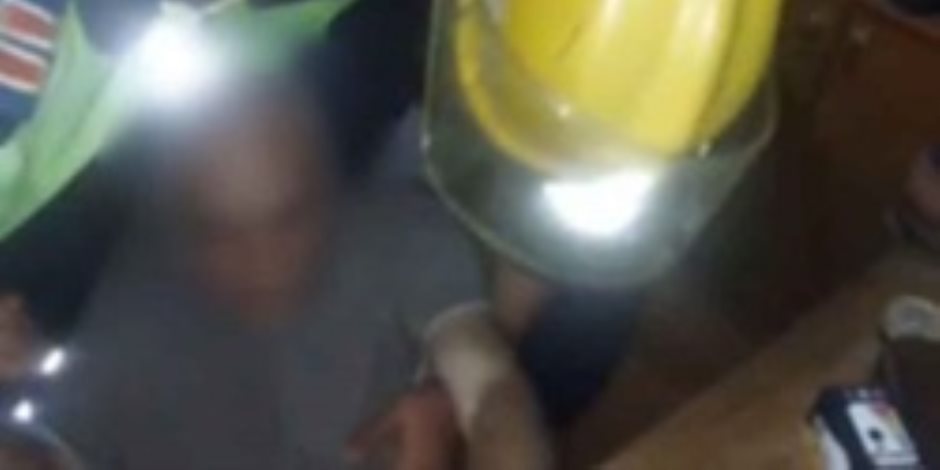 الأجهزة الأمنية بالقاهرة تستجيب بشكل فوري لاستغاثة شخص لمساعدته في دخول مسكن عمه بالتجمع الأجهزة الأمنية بالقاهرة تستجيب بشكل فوري لاستغاثة شخص لمساعدته في دخول مسكن عمه بالتجمع