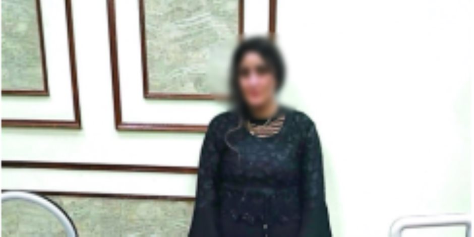 ضبط صانعة محتوى لنشرها مقاطع فيديو بمواقع التواصل تتضمن قيامها بالرقص بصورة خادشة للحياء ضبط صانعة محتوى لنشرها مقاطع فيديو بمواقع التواصل تتضمن قيامها بالرقص بصورة خادشة للحياء