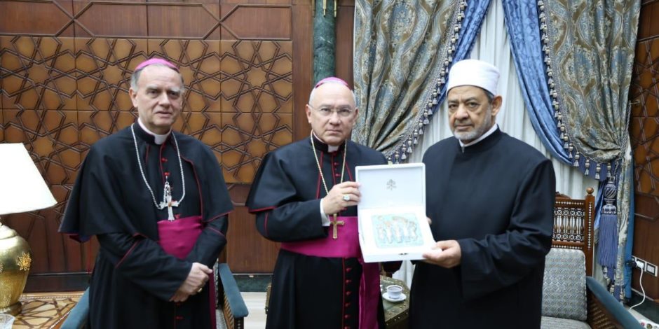 شيخ الأزهر: الأزهر والفاتيكان يقدمان نموذجًا للحوار الديني الراسخ في خدمة السلام والأخوة الإنسانية شيخ الأزهر: الأزهر والفاتيكان يقدمان نموذجًا للحوار الديني الراسخ في خدمة السلام والأخوة الإنسانية