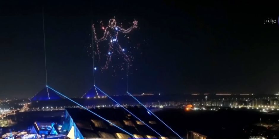 سحر الأهرامات يتجدد بالصوت والضوء في افتتاح المتحف المصري الكبير سحر الأهرامات يتجدد بالصوت والضوء في افتتاح المتحف المصري الكبير