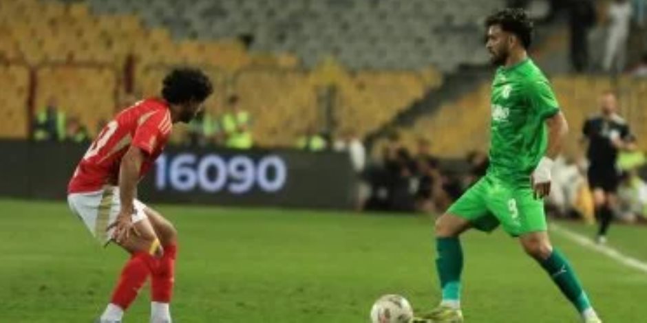 انتهاء الشوط الأول من مباراة الأهلى والمصرى بالتعادل السلبى