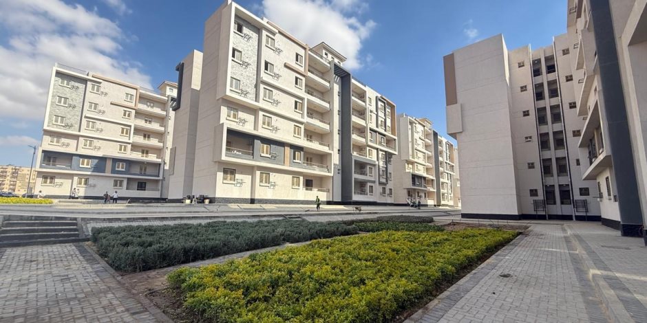 وزير الإسكان يُتابع عملية تسليم وحدات "سكن لكل المصريين محور الإسكان المتوسط" بمدينة حدائق العاصمة وزير الإسكان يُتابع عملية تسليم وحدات "سكن لكل المصريين محور الإسكان المتوسط" بمدينة حدائق العاصمة