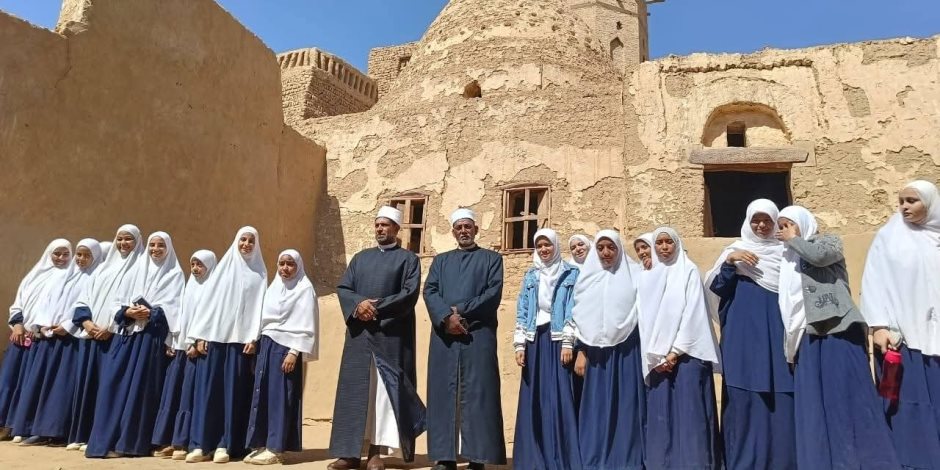 ضمن مبادرة «صحح مفاهيمك».. أوقاف الوادي الجديد تنظّم زيارة ميدانية للمناطق الأثرية بالقصر ضمن مبادرة «صحح مفاهيمك».. أوقاف الوادي الجديد تنظّم زيارة ميدانية للمناطق الأثرية بالقصر