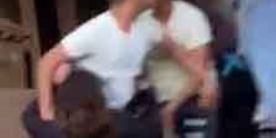 الداخلية تكشف ملابسات فيديو تعدي شخص على سيدة بالجيزة