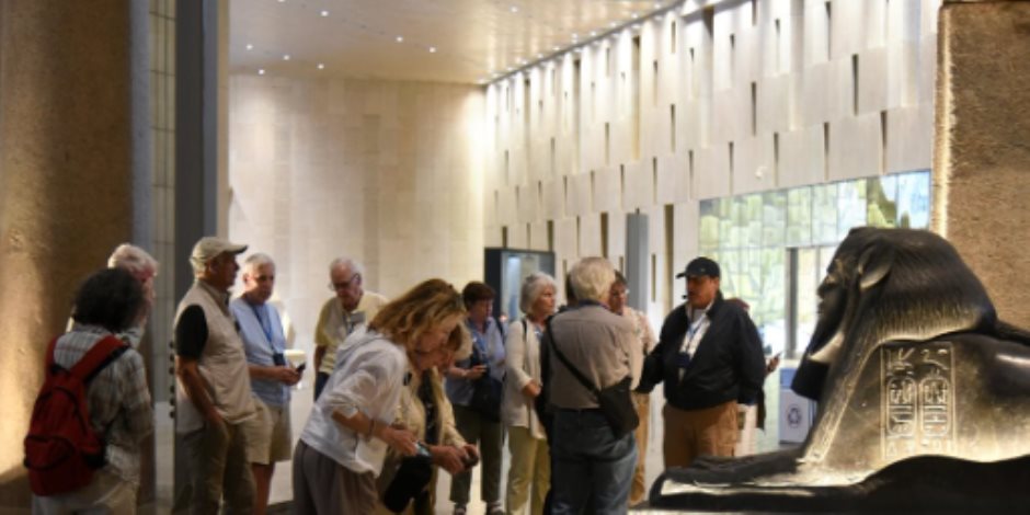 رئيس المتحف المصرى الكبير: عدد زوار المتحف اليوم تجاوز 18 ألف زائر