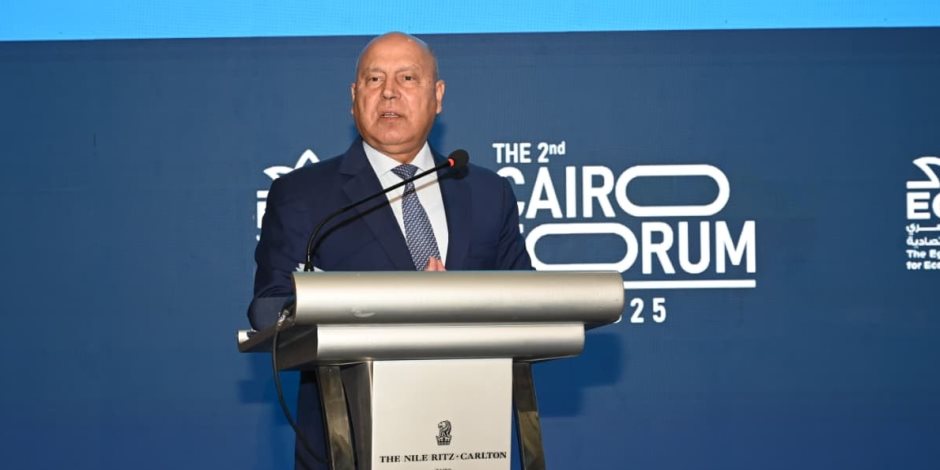 وزير الصناعة والنقل يستعرض جهود الدولة في مجالي الصناعة والنقل خلال العامين الماضيين