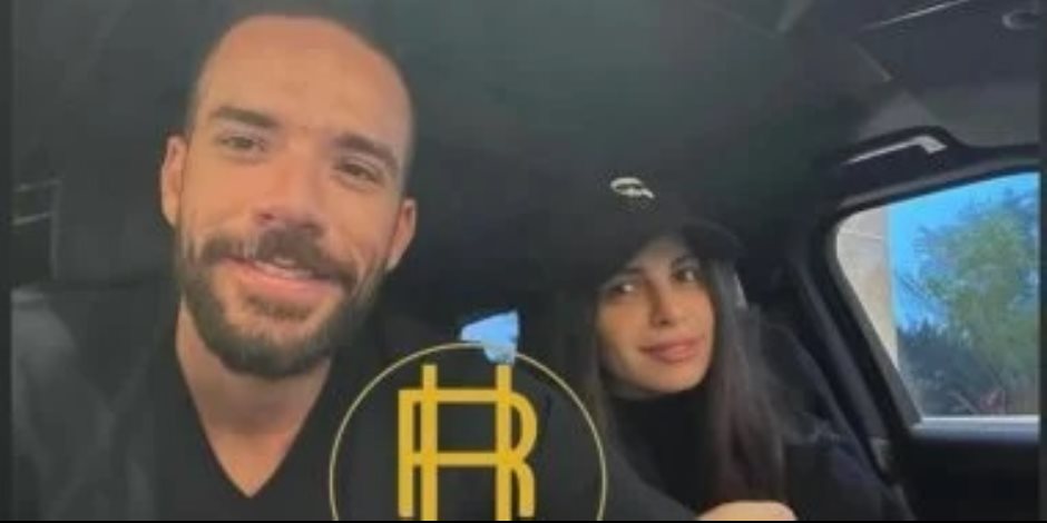 عبر إنستجرام .. ربيع هنيدى ينشر صور آمال ماهر وزوجها ويبارك لهما 