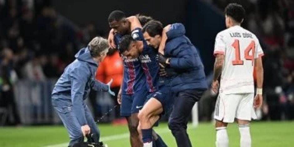 بالدموع .. خروج أشرف حكيمي من قمة باريس سان جيرمان والبايرن بعد تعرضه لإصابة خطيرة  .. فيديو