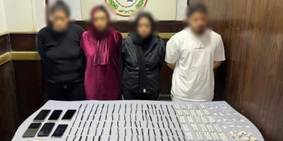 ضبط تشكيل عصابي يتاجر بالمواد المخدرة ويسهّل ممارسة الأعمال المنافية للآداب بالقاهرة