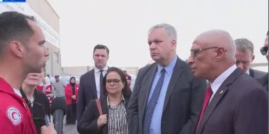 سفير ألمانيا يزور مركز الهلال الأحمر بالعريش لدعم جهود المساعدات إلى غزة