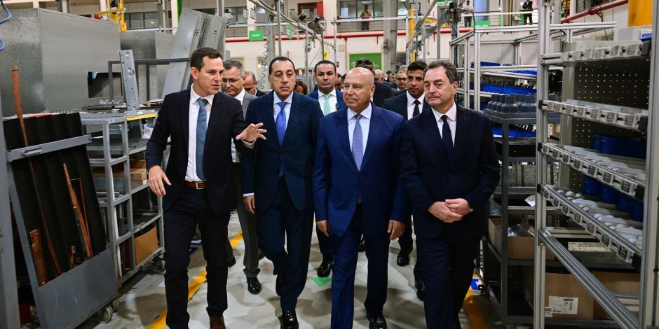 مدبولي: قطاع الصناعة يشهد افتتاحات لمصانع جديدة ويقود مع التصدير عمليات النمو المتسارع