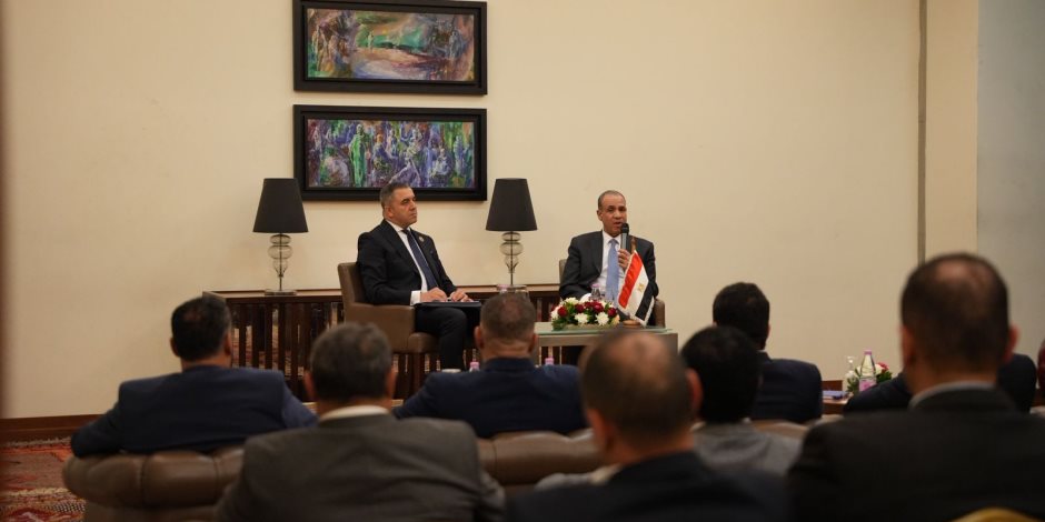 وزير الخارجية يلتقي أعضاء الجالية المصرية في الجزائر (صور)