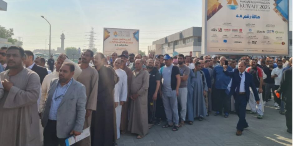 توافد كبير للمصريين فى الكويت على التصويت بانتخابات مجلس النواب 2025.. صور