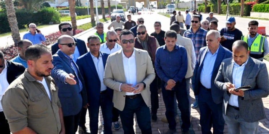 وزير الإسكان يتفقد مشروع "مارينا 8" وتطوير الطريق الرئيسي لمدخل مارينا 5